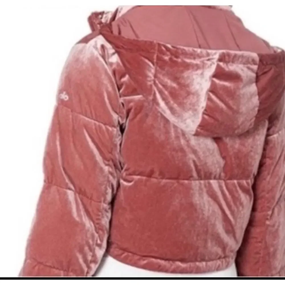 NEW Alo Yoga Velour Cropped Quilted Jacket Hooded Luxe Stretch Velvet Rosewood M